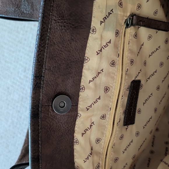 Ariat Conceal Carry Leather/Wool Brynlee Red Aztec Top Snap Tote - Picture 10 of 15